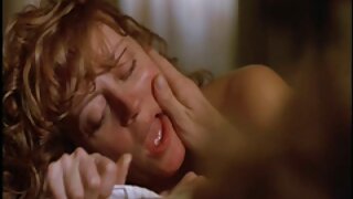 Валентина з великою порно мама з дочкою дупою впускає в кицьку великий член друга.