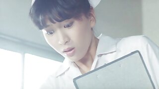 Російська парочка мама з сином секс знімає на ліжку преміум домівку та кінчає від щастя.