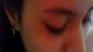 Татуйована мамка porno mamu після сніданку займається пристрасним сексом.