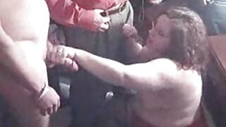 Блондинка в панчохах розсуває porno mama video булочки для анального траху.