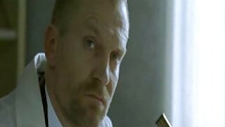 Хлопець порно молодих мам на побаченні трахкає відразу двох різновікових блондинок.