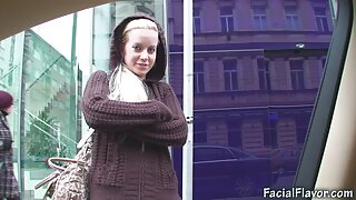 Російська блондинка ніжно смокче гарячий член хлопця у позі 69. порно мама з сином