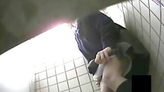 Приятель жорстко отримав симпатичну дівчину порно молодих мам на двоспальному ліжку.