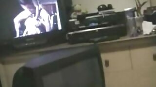 Російська теличка porno video mama підставляє свою попку для анала та задоволення з членом хлопця.