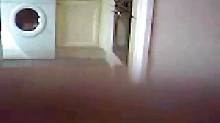 Шарлота порно син мама Стар отримує задоволення від мастурбації дилдо у ванні.