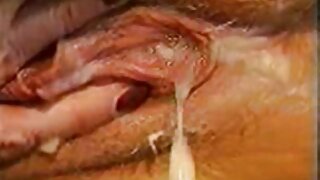 Худенька азіатка після мастурбації підставляє свою попку для анального порно відео з мамами траха.