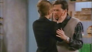 Художниця з тату на тілі підставила свою гарну кицьку порно молодих мам для кохання.