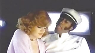 Грудаста блондинка мама з сином секс Ніколь Еністон кінчає від бурхливого сексу з молодим хлопцем