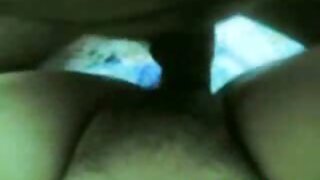 Блондинка знімає чорну мереживну білизну і порно мама сином пестить рожевими губками довгий писюн друга.