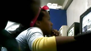 Худа блондинка після відсмоктування розсовує секс син з мамою ноги і стрибає на члені коханця.