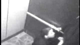 Молоденькі телички з пірсингами в пупках роблять подвійне відсмоктування порно молодих мам після куні.