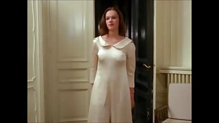 Блондинка розсуває свої стрункі ноги для глибокого porno ru mama аналу.