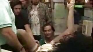 Блондинка з татуюваннями розсуває ноги секс відео мама для сексу з великим членом негра.