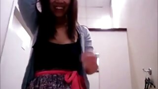 Бородач розминає сиську теличку будинку секс син з мамою вузьку рожеву кицьку.