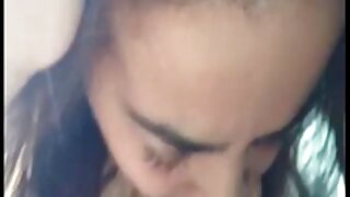 Дівчина син і мама секс від першої особи займається домашнім порно зі своїм коханцем.