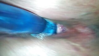 Російська молода дівчина трахкає секс мамою з татуйованим другом.