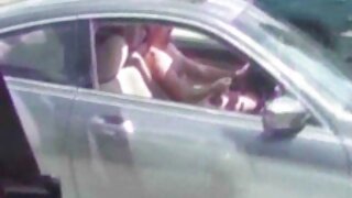 Дівчина в porno mama video лосинах підставляє тугу попку для анала на рак і кінчає від порки.