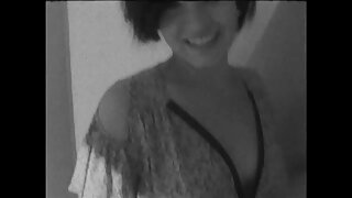 Російська теличка красиво трахкає з досвідченим секс син з мамою мачо в ліжку.